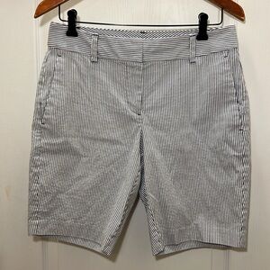 Ann Taylor Factory Seersucker Bermuda Length Shorts EUC SZ 4